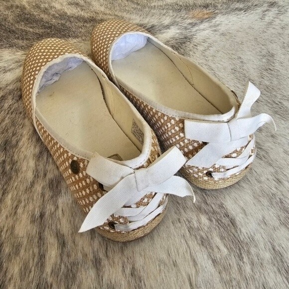 UGG Indah Sheepskin Polka Dot Lace Up Burlap Flats - Picture 8 of 10